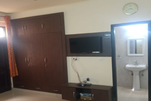 Paras Studio Apartments