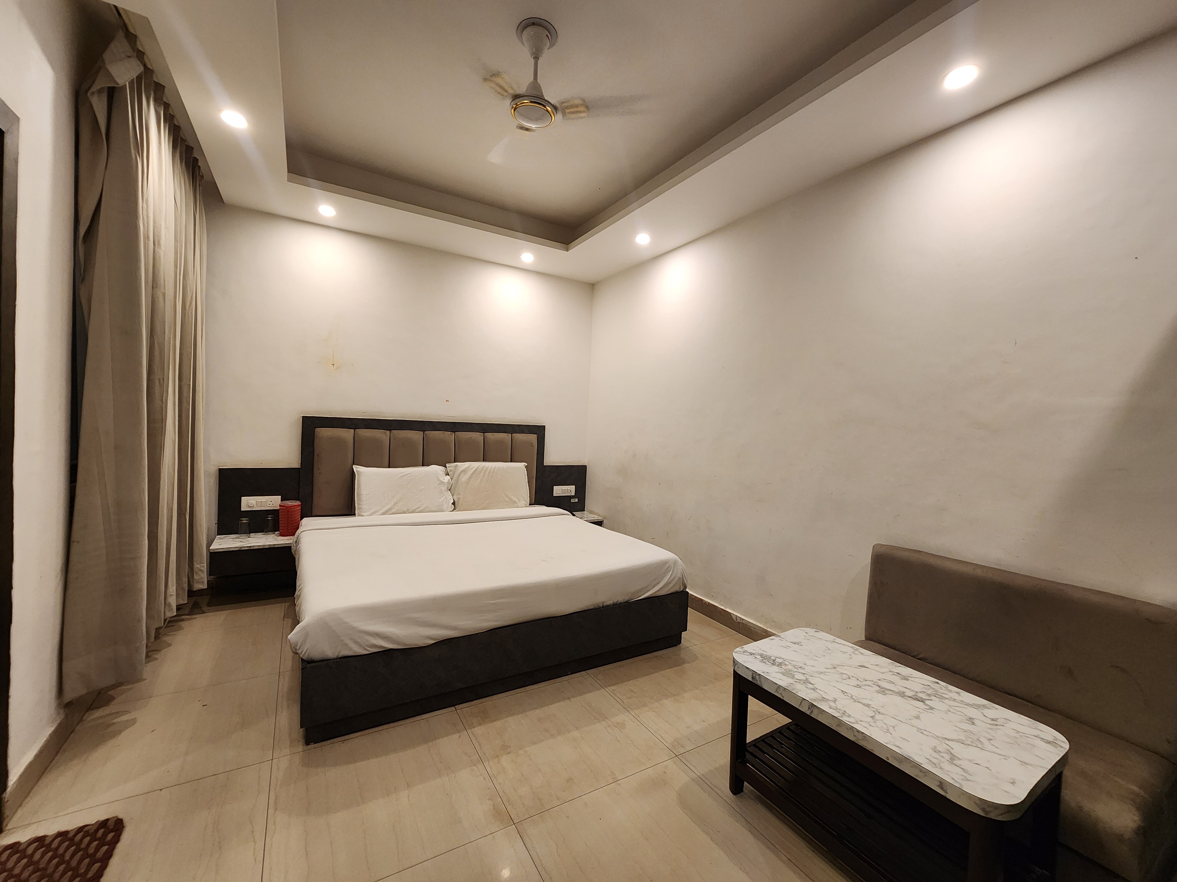 Hotel Tara Deluxe