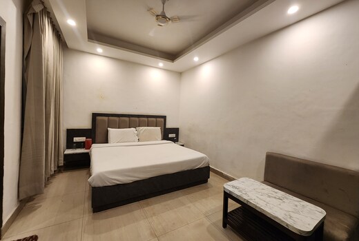 Hotel Tara Deluxe