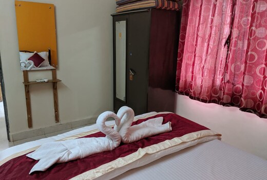 Sunshine Holiday Homes, Calangute.