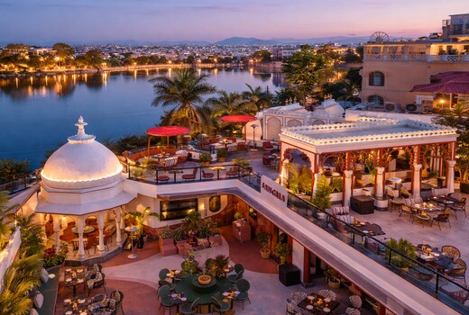 SWAROOP VILAS - LAKE FACING BOUTIQUE HOTEL