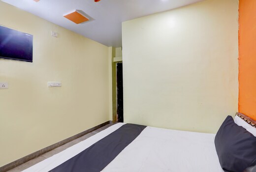 Hotel O Daksh
