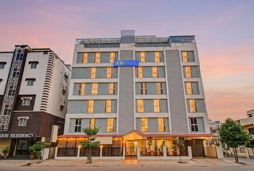 FabHotel The CB Grand - Gachibowli Stadium & DLF, Gachibowli