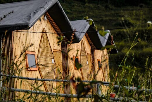 Raj Homestay | Valley-view Rooms & Huts