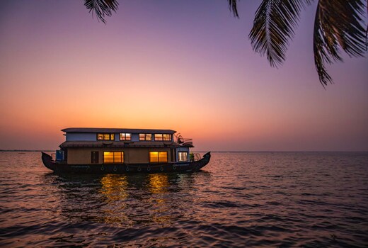 Cee Pee - Luxury Private Houseboats