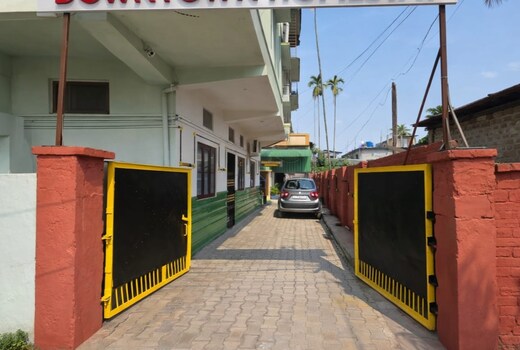 DOWNTOWN HOMESTAY | 2 Minutes From Aditya Hospital