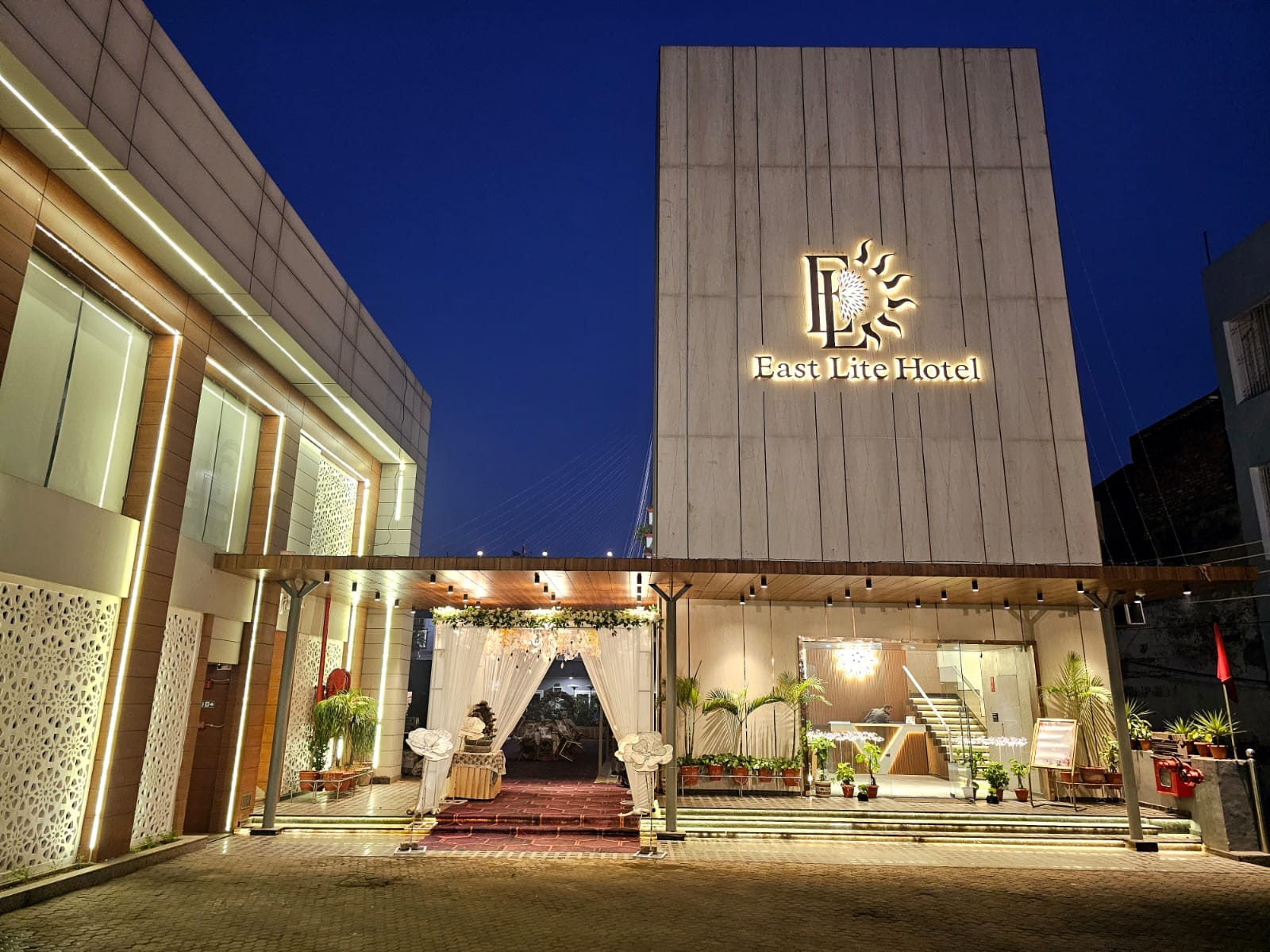 Hotel East Lite
