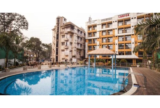 Larica Holiday Inn