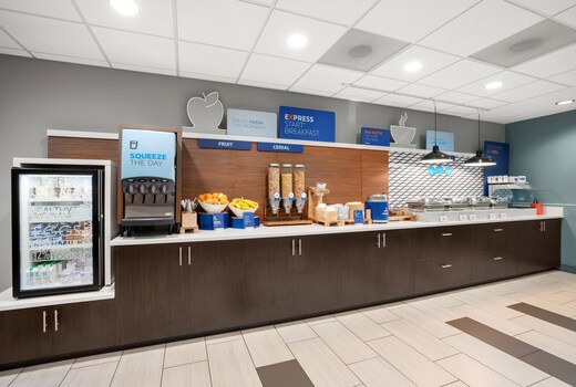 Holiday Inn Express Suites Sumner