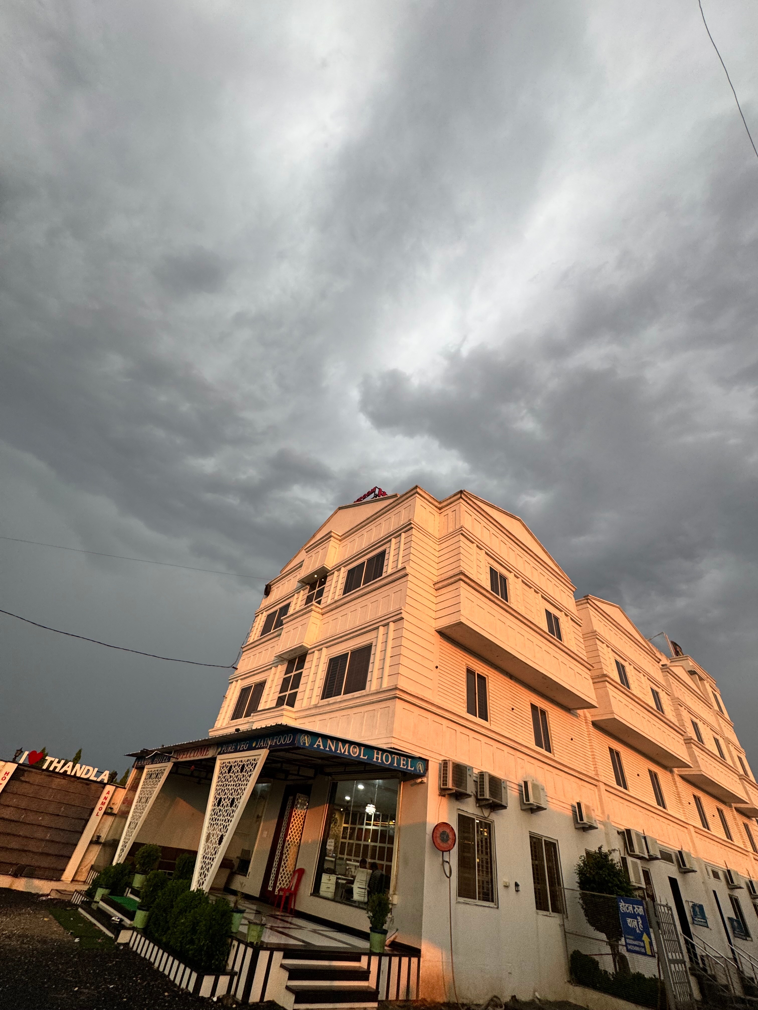 Anmol Hotel & Restaurant