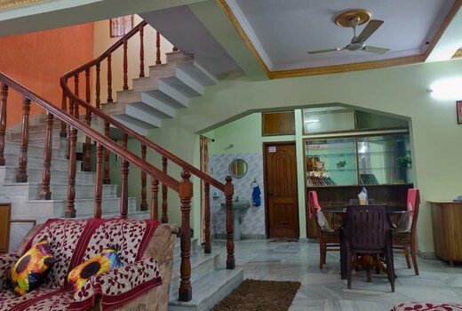 Raj Guest House