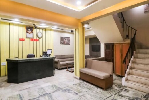 Hotel Vashistha