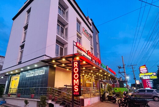 Hotel Pavithra Paradise