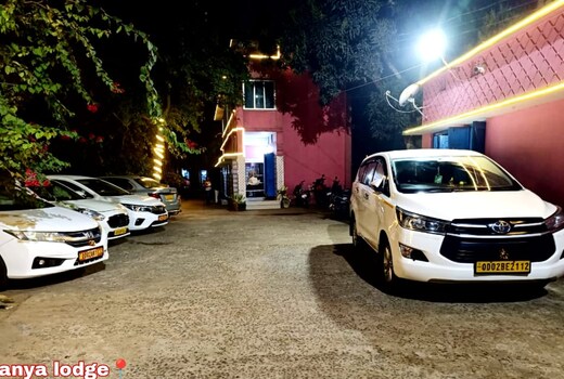 LABANYA GUEST HOUSE, 200mtrs from Konark Temple