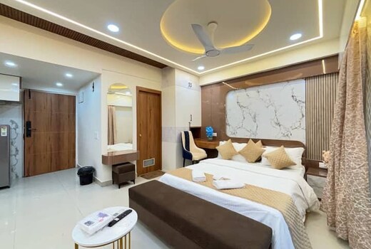 Cozy High-Rise | Panoramic Views Near Airport