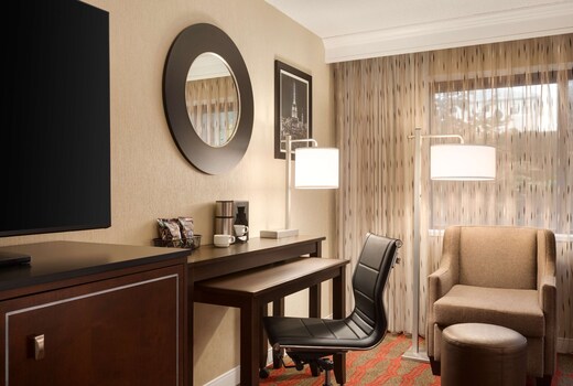 LaGuardia Plaza Hotel by Hilton