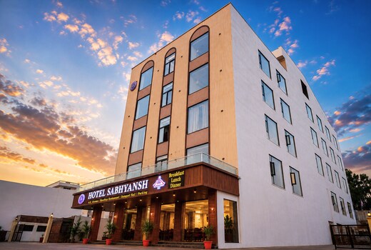 Hotel The Sabhyansh (Only 200 Meters from Temple)
