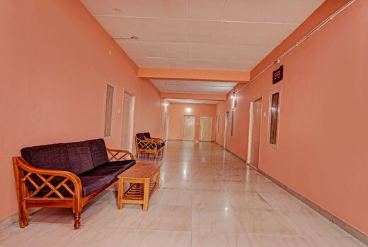 Collection O Druvi Corporate Hotel