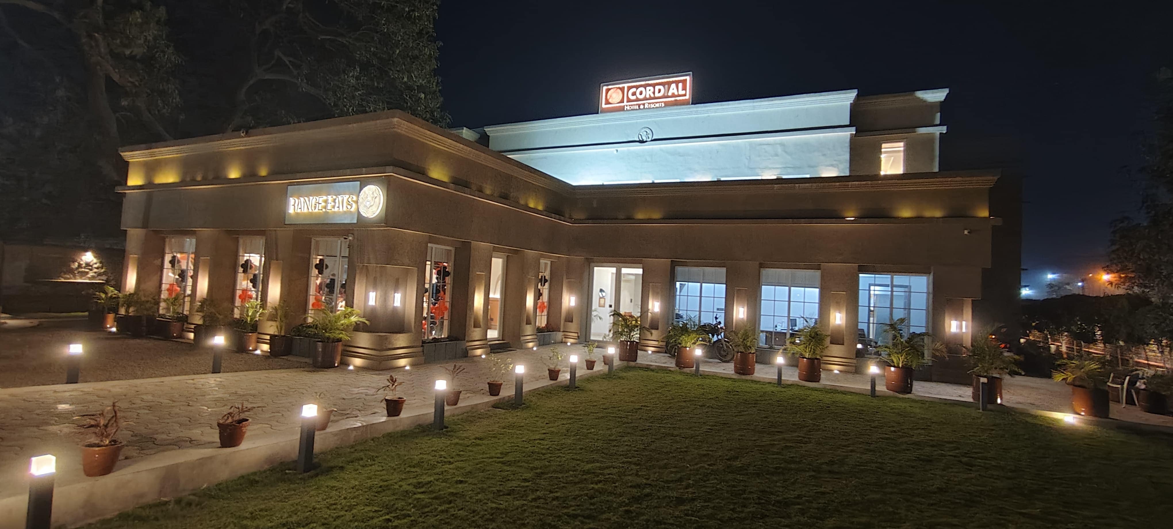 Cordial Hotel & Range Eats Restaurant