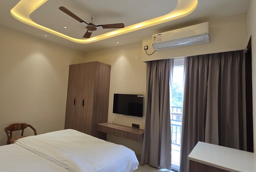 Skylight Suites & Rooms