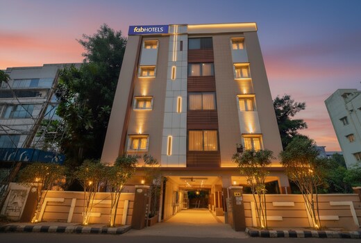 FabHotel Golden Gate - Hitech City