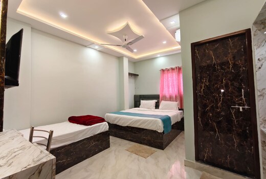 Trinetra Homestay