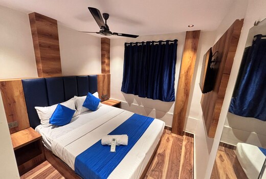 Hotel Lavish Park