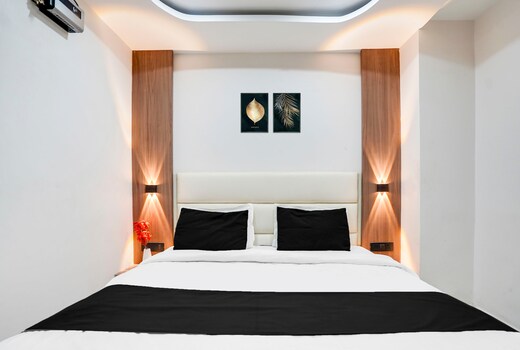 OYO 828489 The Grand Suites