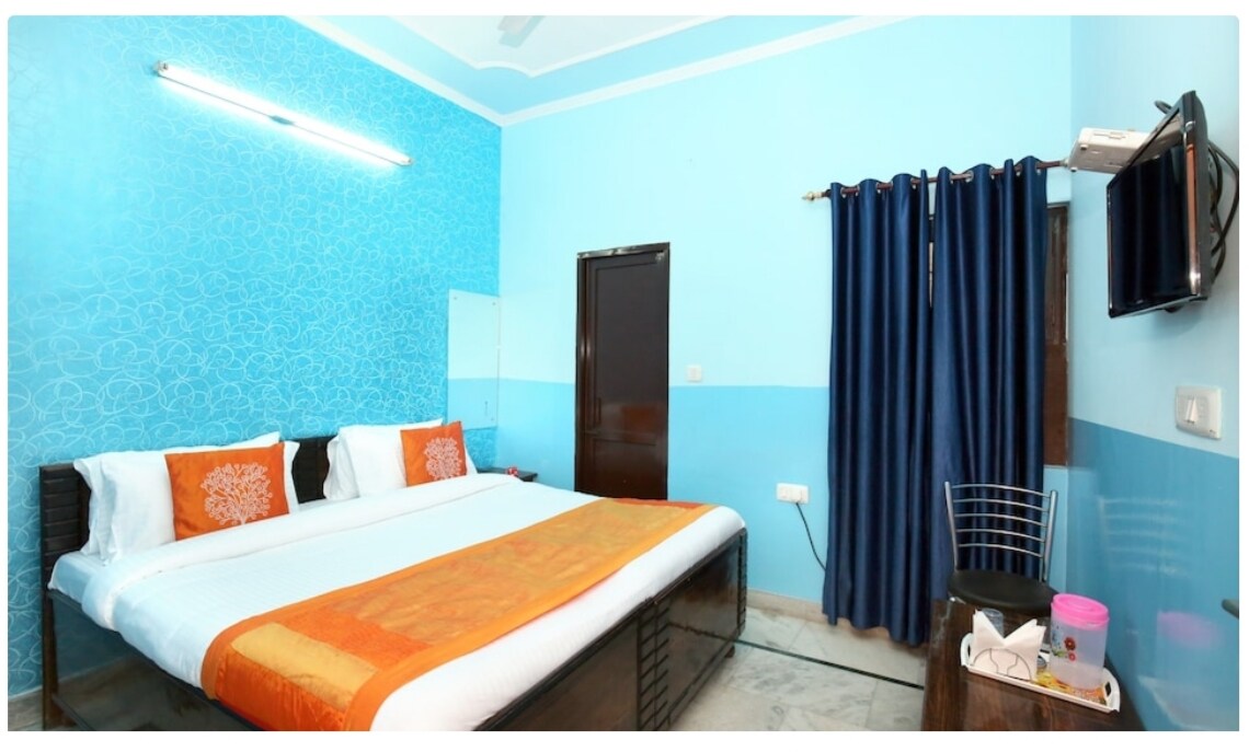 Hotel Crystal Inn