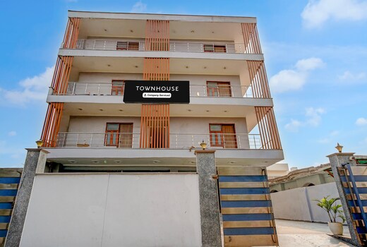 Super Townhouse Sector 122 Noida Formerly Anvi Inn