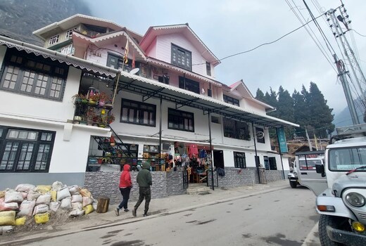 Goo Lachung Shela Inn