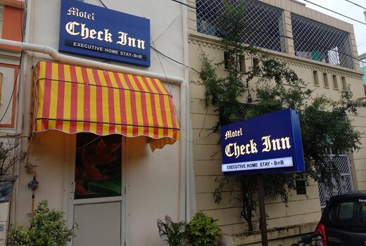 Check Inn - Executive Home Stay - BnB
