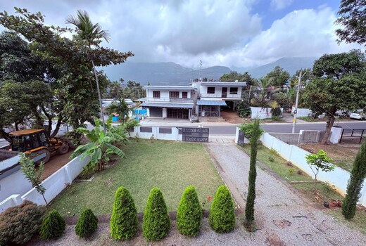 Dolmens Valley Retreat in Marayur