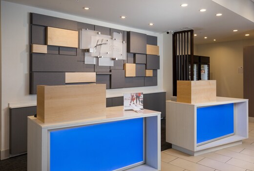 Holiday Inn Express - Visalia