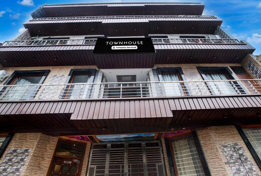 Super Townhouse by OYO Chandigarh Near PEC-PGI-PU Formerly Hotel Paradise