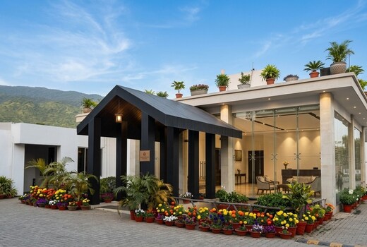 GOLDEN LEAF RESORT