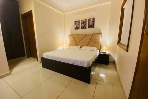 Elegante 1 Bedroom Kitchen Luxury Stay in Noida