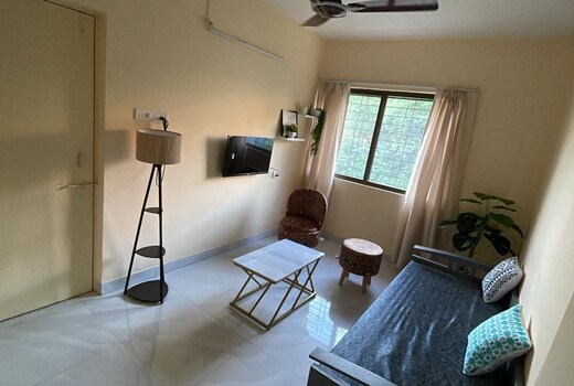 Jade 1Bhk Humble Abode Near Airport WiFi AC Smart TV Kitchen
