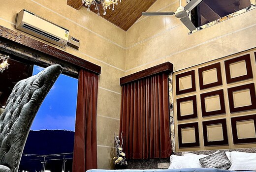 Retreat villa 4bhk by BancoStays