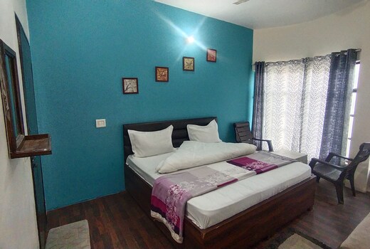 HOTEL SAROVAR INN