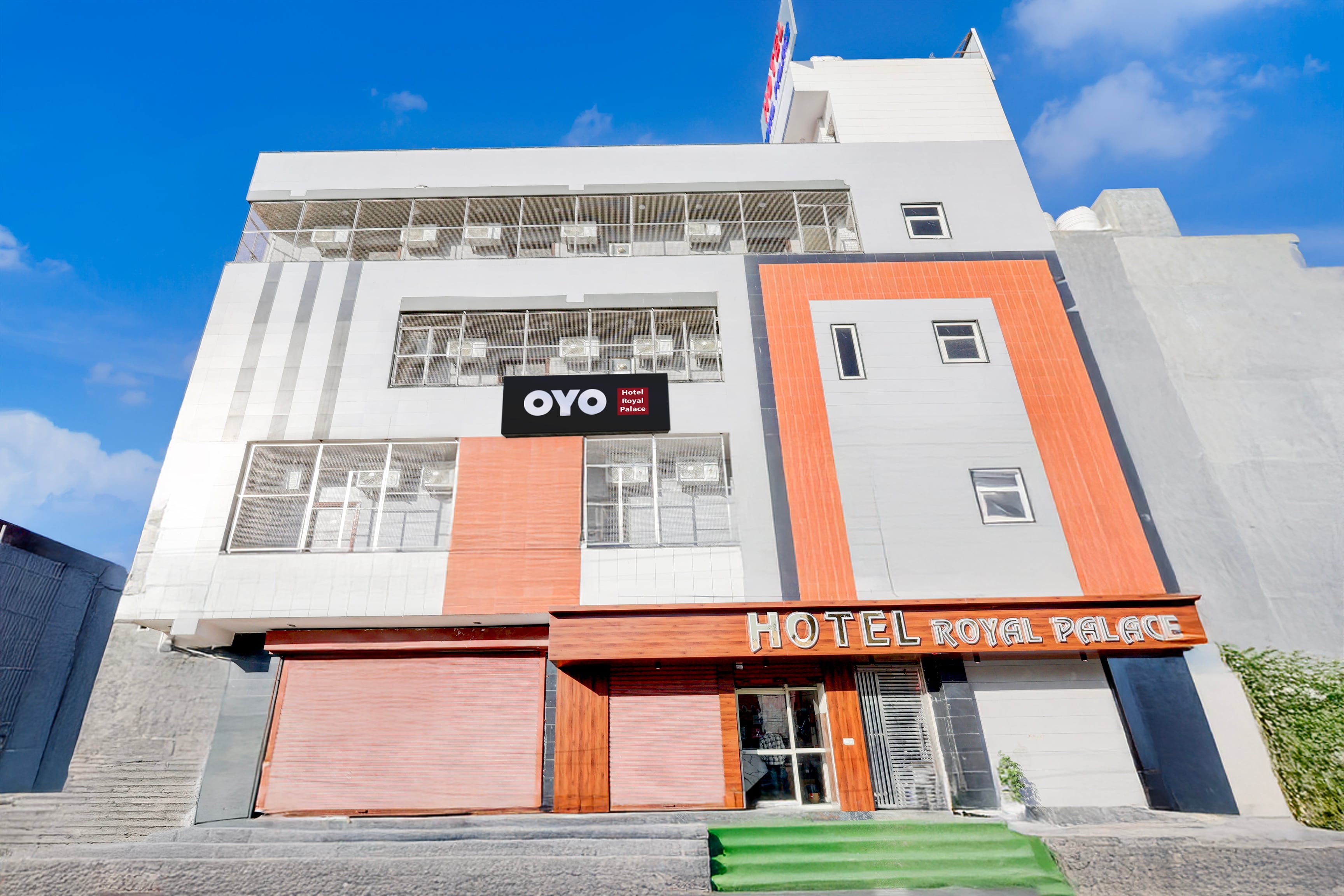 Flagship Hotel O 833678 Royal Palac