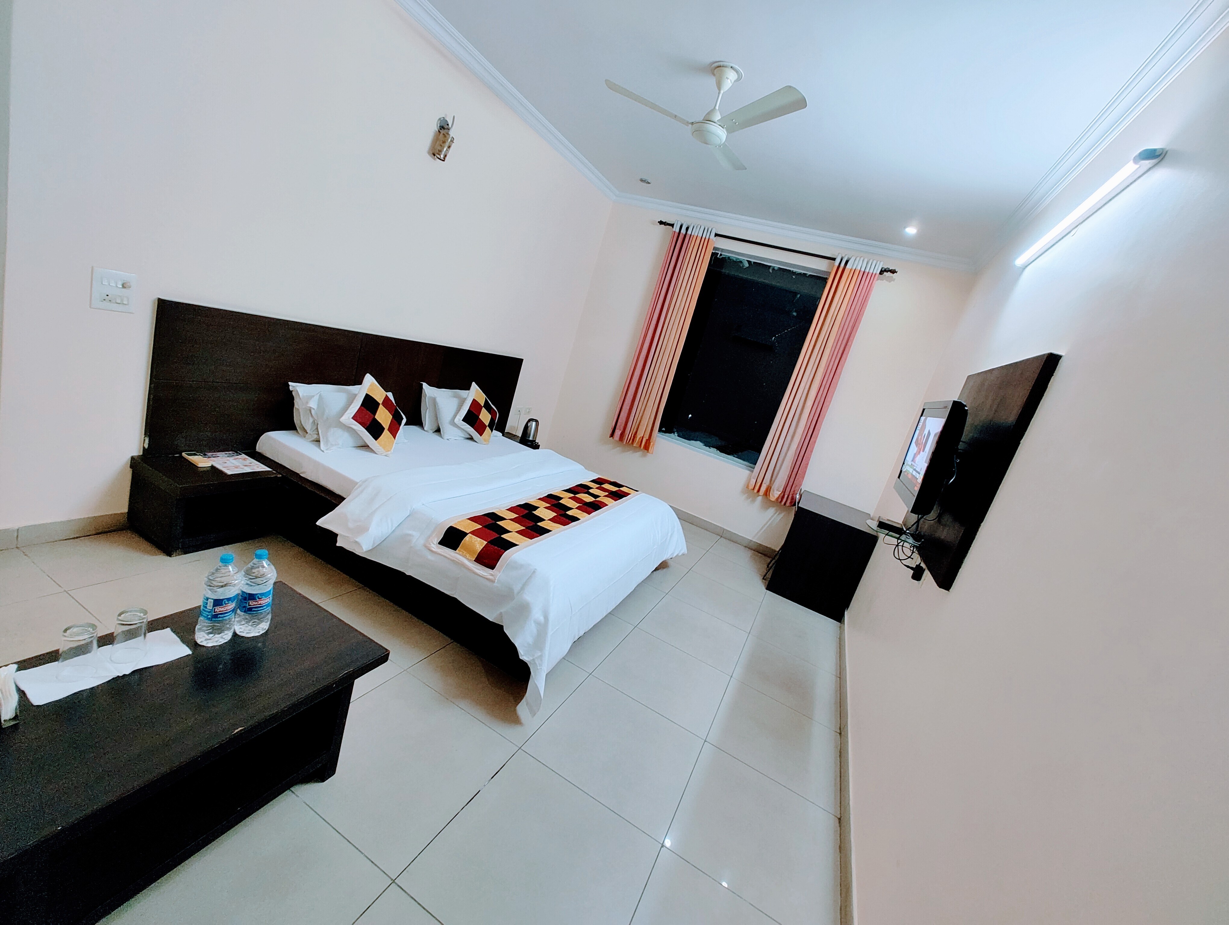Saket hotel & Restaurant