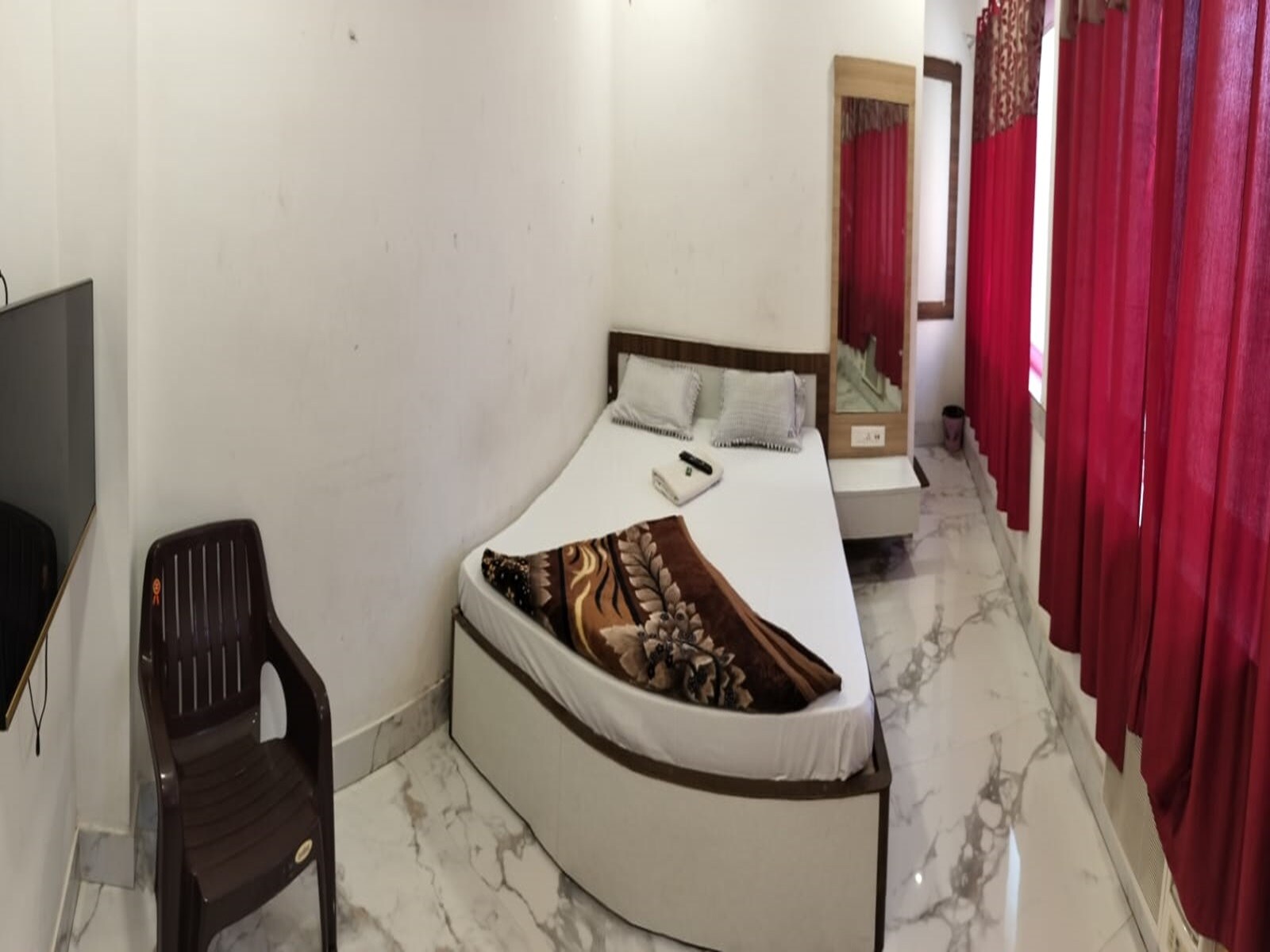 Tiwary Guest House