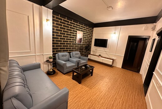 Roy-al Homestay