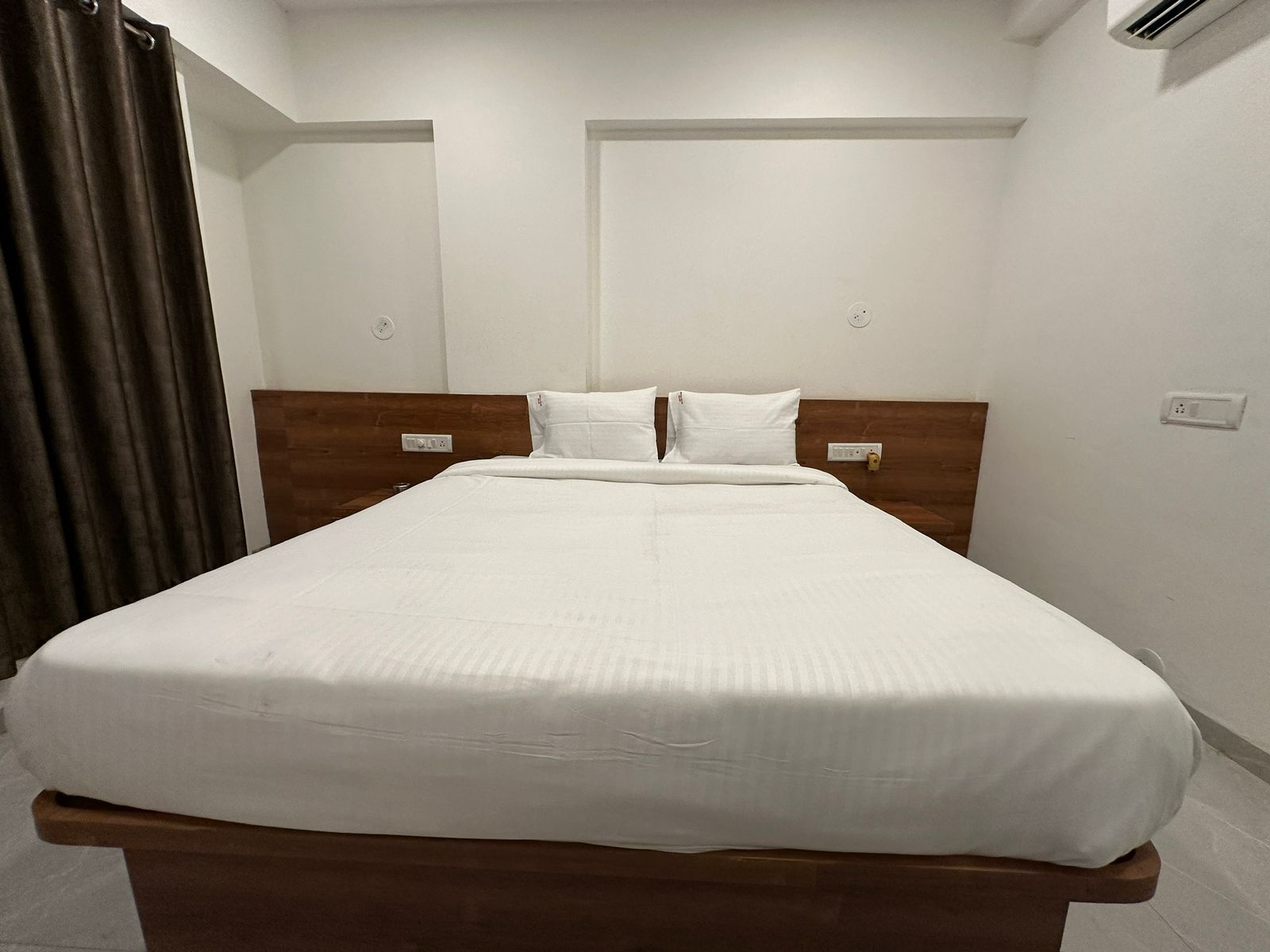 Hotel Royal Palace - Rasta Peth