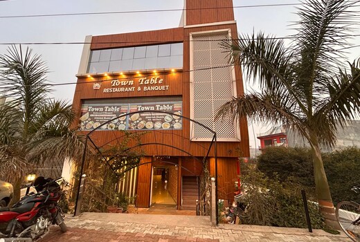 Town Table Restaurant Banquet & Hotel