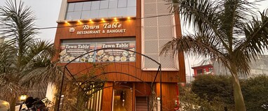 Town Table Restaurant Banquet & Hotel