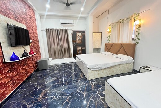 paradise home stay Near Varanasi junction station