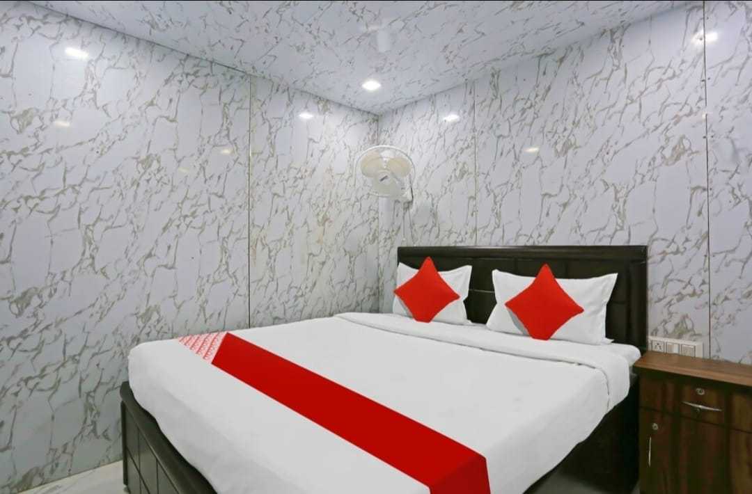 OYO Hotel Royal Palace