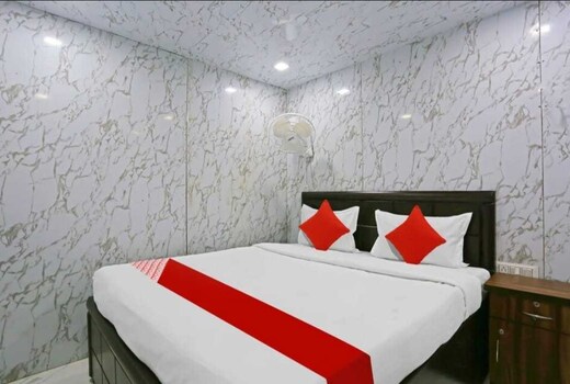 OYO Hotel Royal Palace